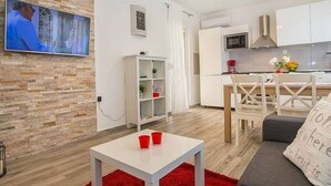 Macchina per tè/caffè, frigorifero, microonde, forno