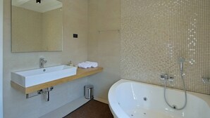 Villa | Bathroom