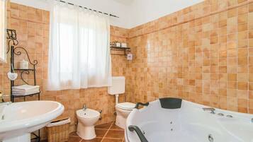 Cottage | Bathroom | Hair dryer, bidet, towels