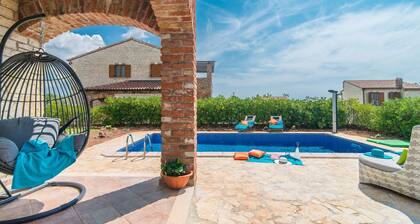Beautiful Authentic Stone Holiday House With Private Swimming Pool and Garden