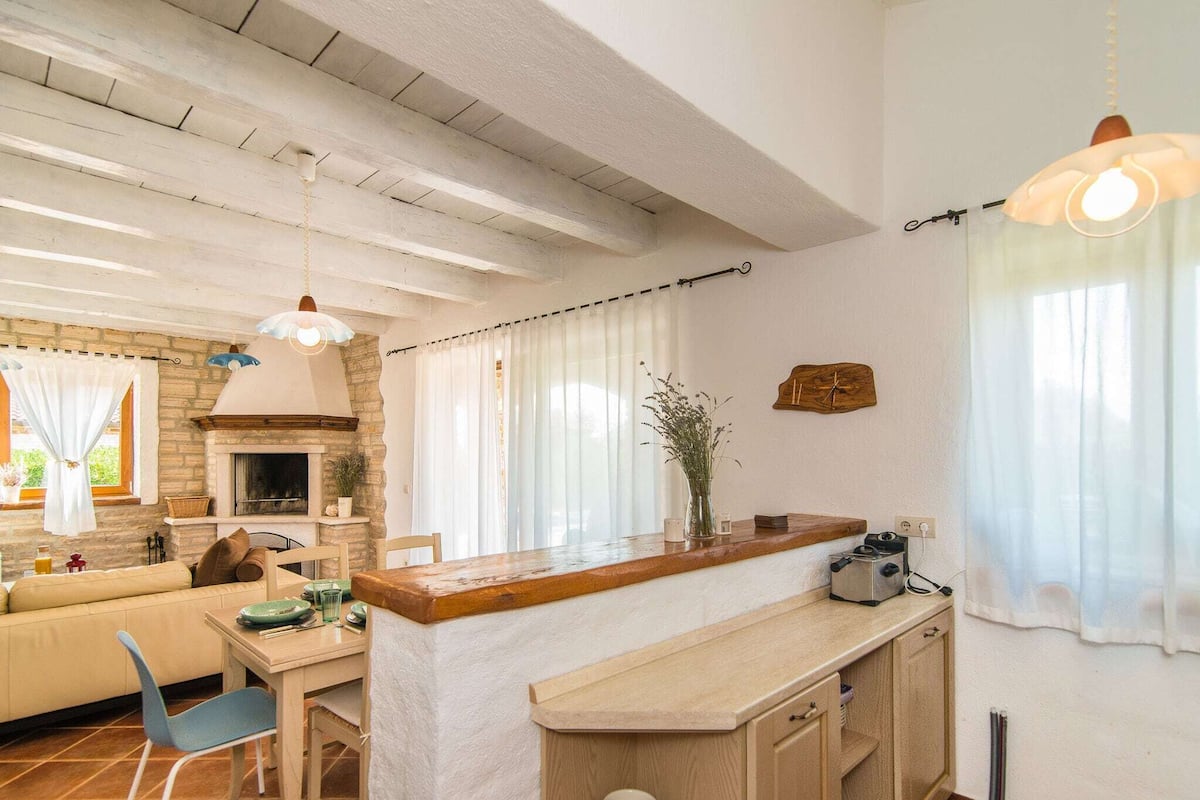 Casa de campo | Cocina privada | Cafetera y tetera, refrigerador, microondas y horno