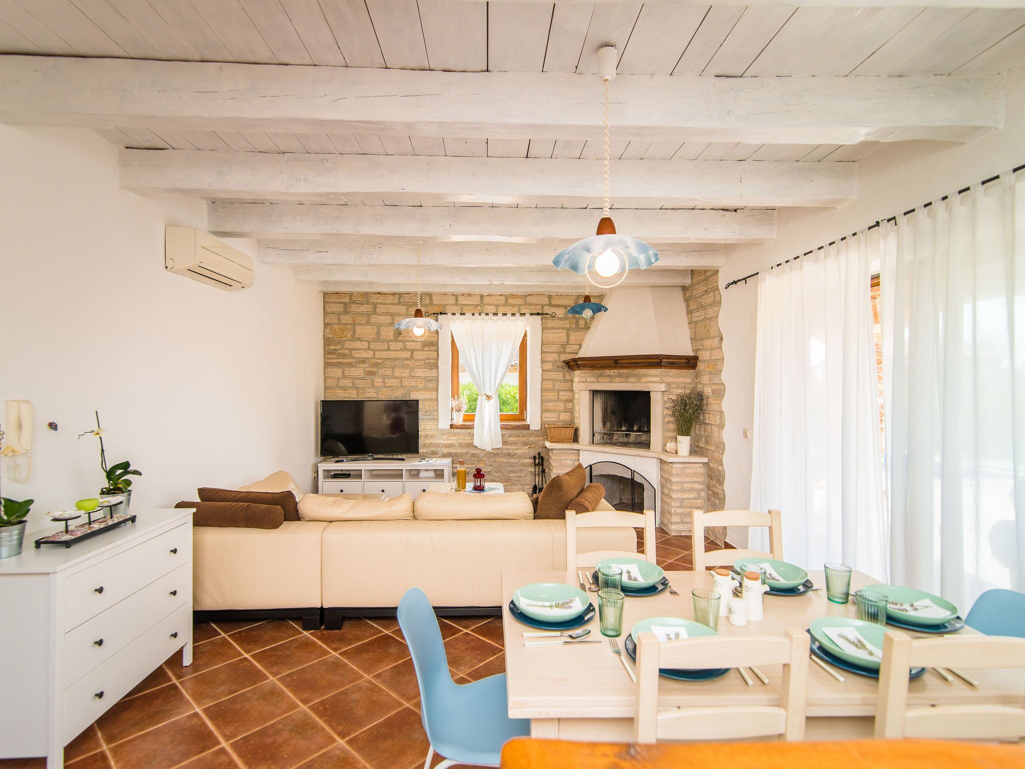 Cottage | Living room | Fireplace