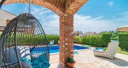 Beautiful Authentic Stone Holiday House With Private Swimming Pool and Garden