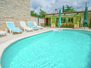 Outdoor pool - Pleasant Stone House With a Separate Pool for 8 People & A Cottage for 2 People (Kanfanar)