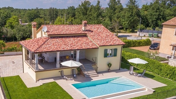 Unclassified image, 1 of 33, button - Modern House With Pool and Beautiful Landscaped Environment in a Quiet Location (Kanfanar)