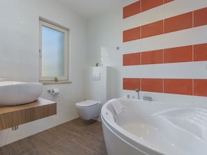 Cottage | Bathroom | Towels