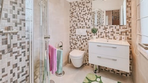 Unclassified image, 5 of 40, button - Spacious Villa With Private Swimming Pool in Svetvincenat (Svetvincenat)