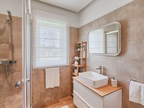 Bathroom - Spacious Villa With Private Swimming Pool in Svetvincenat (Svetvincenat)