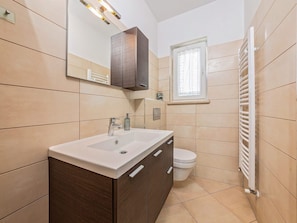 Villa | Bathroom | Shower, towels