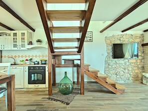 Private kitchen - Charming Villa in Quiet Area, With Swimming Pool and 5 km From the Beach (Krsan)