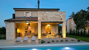 Outdoor pool - Luxury Villa with Designer Furniture, Private Pool, & Summer Kitchen near Kanfanar (Zminj)