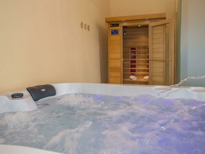 Spa - Very Well Maintained Villa With Swimming Pool, Jacuzzi, Infrared Sauna in the Heart of Istria (Gracisce)