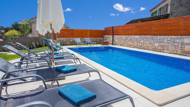 Outdoor pool - Very Well Maintained Villa With Swimming Pool, Jacuzzi, Infrared Sauna in the Heart of Istria (Gracisce)