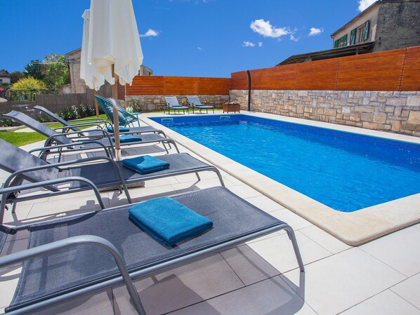 Outdoor pool - Very Well Maintained Villa With Swimming Pool, Jacuzzi, Infrared Sauna in the Heart of Istria (Gracisce)