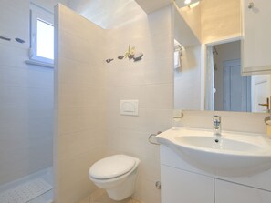 House | Bathroom | Shower, hair dryer, towels