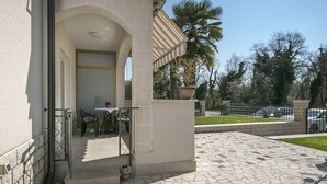 Unclassified image, 2 of 26, button - Modern Apartment With Private Covered Terrace Near Porec and the Beach (Porec)