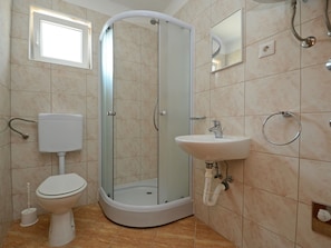 House | Bathroom | Shower, towels