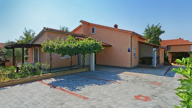 Unclassified image, 1 of 32, button - Apartment for up to 5 Persons near Porec with Shared Pool (Porec)