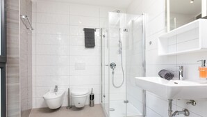 Bathroom - Modern Holiday Home With Terrace in Funtana (Funtana)