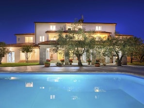 Exterior - Modern Apartment With Pool, Wi-fi and air Conditioning, Ideal for a Couple (Porec)
