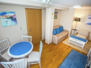 Hair dryer, towels - Modern Apartment With Pool, Free Wi-fi and air Conditioning, Ideal for a Family (Porec)