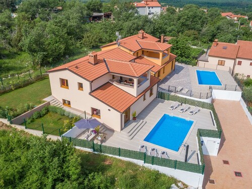 Modern Furnished Three Bedrooms Villa With Private Pool and Garden