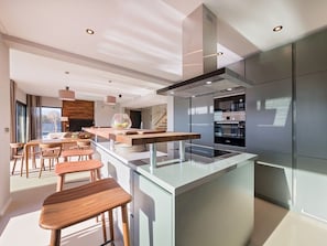 Villa | Private kitchen | Microwave, oven, dishwasher, coffee/tea maker