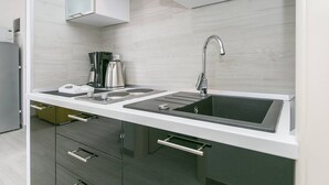Coffee/tea maker, fridge, microwave, stovetop - Modern Apartment in Rabac, Ideal for a Wonderful Beach Holiday (Labin)
