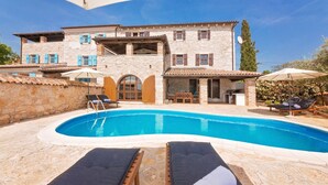 Exterior - Renovated Holiday Home With Private Pool at 5 km From the Resort of Porec and Beach (Porec)