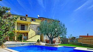 Unclassified image, 3 of 22, button - Spacious Villa with Private Pool & Enclosed Garden near Porec & Beach (Porec)