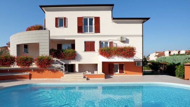 Outdoor pool - Apartment With Shared Pool, Terrace, AC and Wifi 800 m From the Beach (Porec)