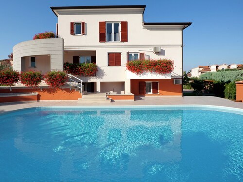 Apartment With Shared Pool, Terrace, AC and Wifi 800 m From the Beach