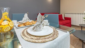 Living room - Apartment With Shared Pool, Terrace, AC and Wifi 800 m From the Beach (Porec)