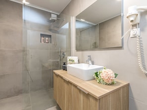 Shower, towels