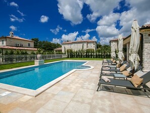 Outdoor pool - Spacious Villa in Ladici With Artistc Interiors and Pool (Kanfanar)