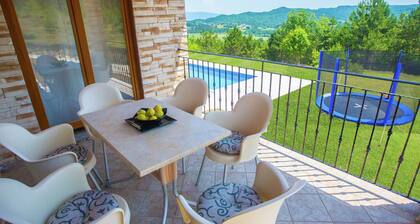 Villa With Beautiful Views, Wellness Room and Private Pool Near Pazin