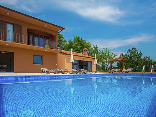 Villa With Beautiful Views, Wellness Room and Private Pool Near Pazin