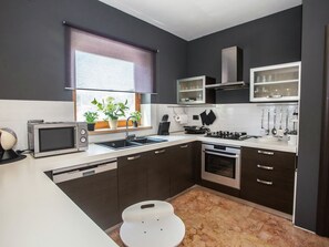 Småhus | Eget kjøkken | Kaffetrakter/tekoker, kjøleskap, mikrobølgeovn og ovn