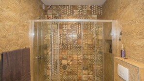 Cottage | Kamar mandi | Shower, pengering rambut,  dan handuk