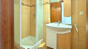 Apartment | Bathroom - Splendid Apartment in Vodnjan With Swimming Pool (Vodnjan)