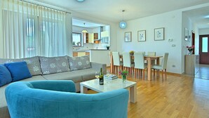 Living room - Single Storey House With Pool, Enclosed Garden, Privacy, Near Labin, Beach 7 km (Labin)