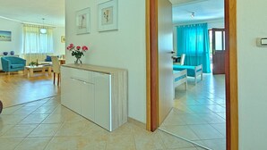 Reception - Single Storey House With Pool, Enclosed Garden, Privacy, Near Labin, Beach 7 km (Labin)