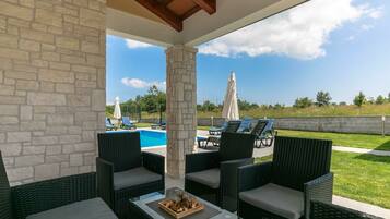 Villa | Balcony