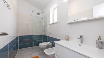 Villa | Bathroom | Shower, towels
