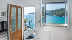 1 bedroom, bed sheets - Modern Studio in Rabac, With sea View, Beach Within Walking Distance (Labin)