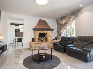 Living room - Spacious Villa With Private Swimming Pool in Labin (Rasa)