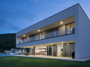 Exterior - Luxurious Villa in Labin With Swimming Pool and Sea View (Rasa)