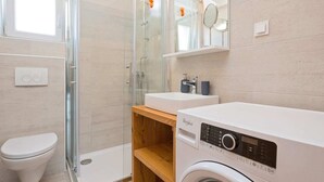 House | Bathroom - Charming Holiday Home With Swimming Pool, Hot Tub and Infrared Sauna, Near Beach (Vodnjan)