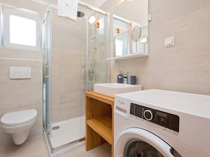 House | Bathroom | Shower, towels