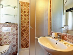 House | Bathroom | Shower, towels